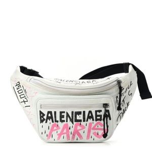BALENCIAGA
Agneau Graffiti Explorer Belt Bag White Grey